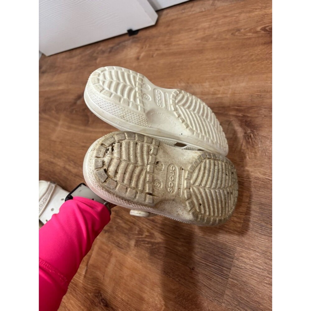CROCS Kids Classic Clogs slide on shoes Cream Off-White size Js (7.5 women’s) - Picture 6 of 7